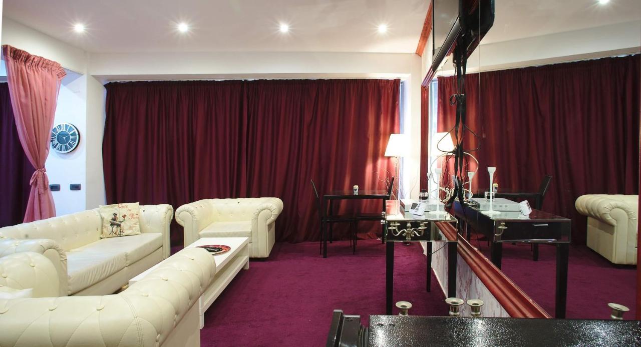 Aparthotel Jolie Galaţi Exteriör bild